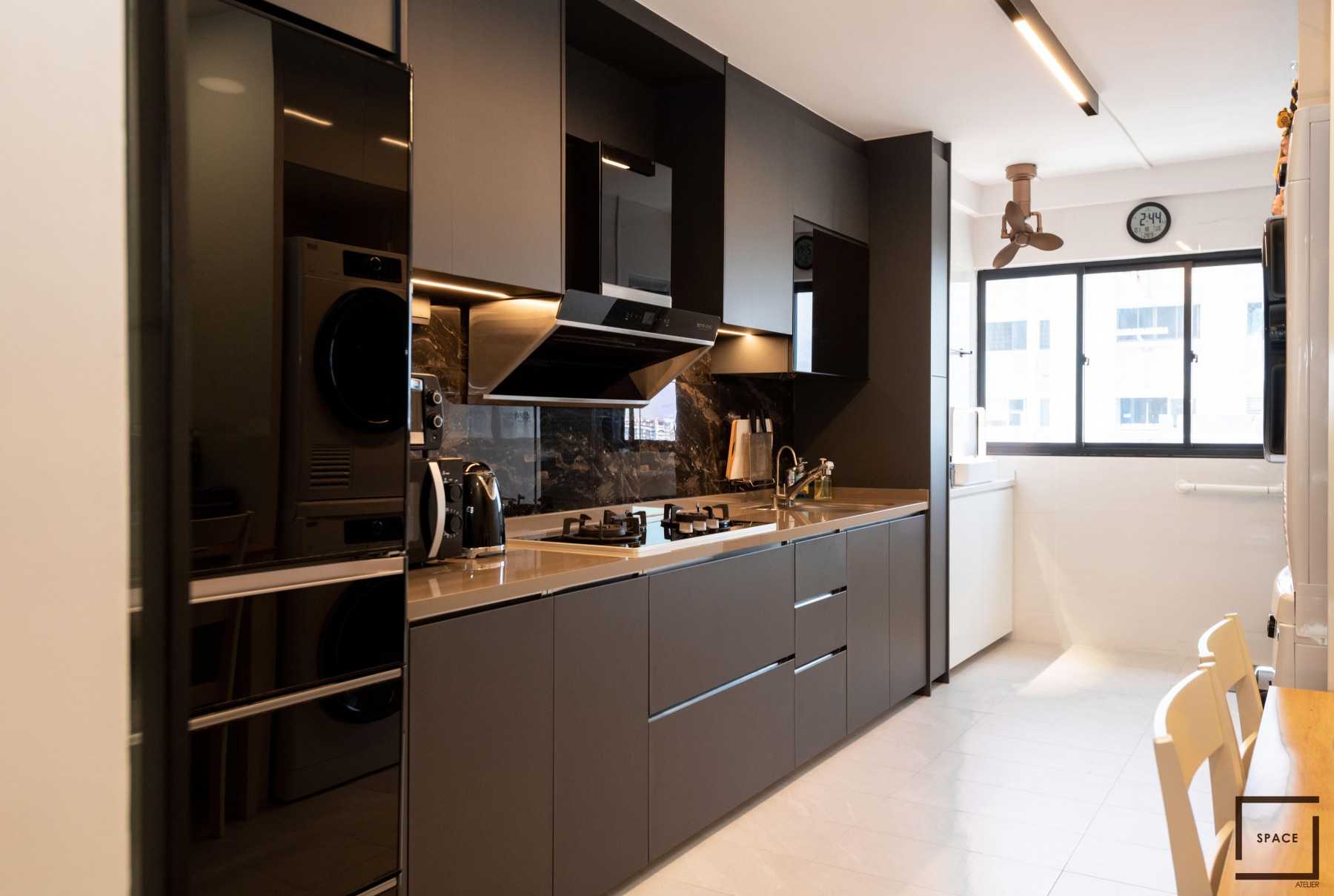 Contemporary Kitchen with Cupboard and Open Kitchen