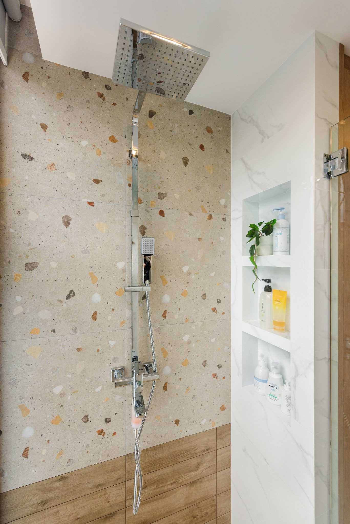 Modern Bathroom with Rainshower and Bathroom Accessories
