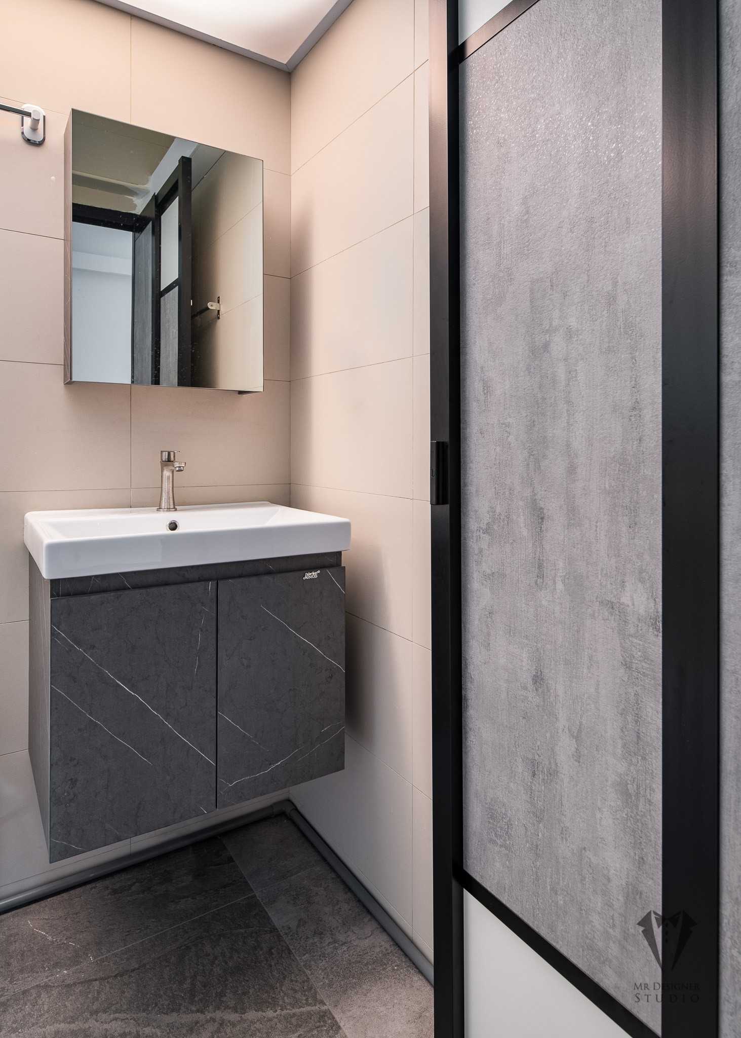 Contemporary Bathroom with Countertop and Marble Floor