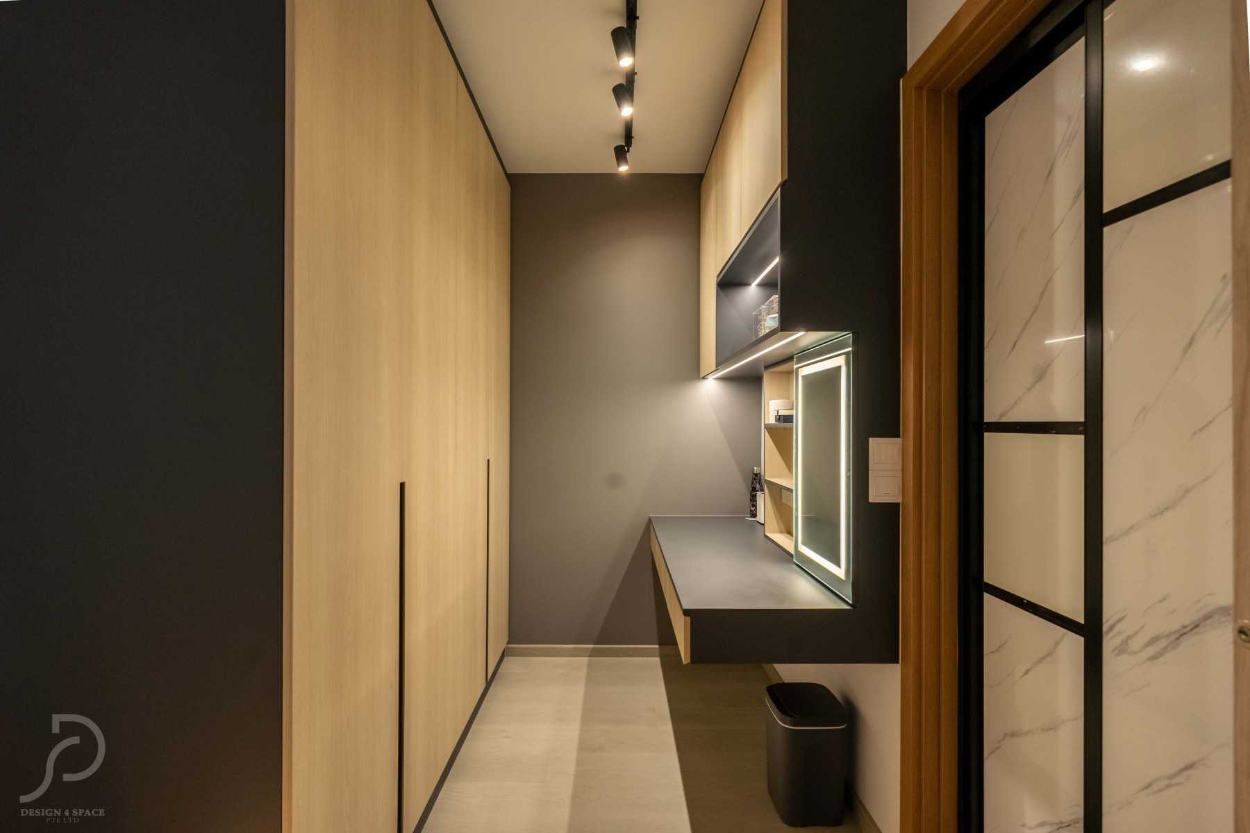 Contemporary Walk-in Wardrobe with Mirror and Wardrobe