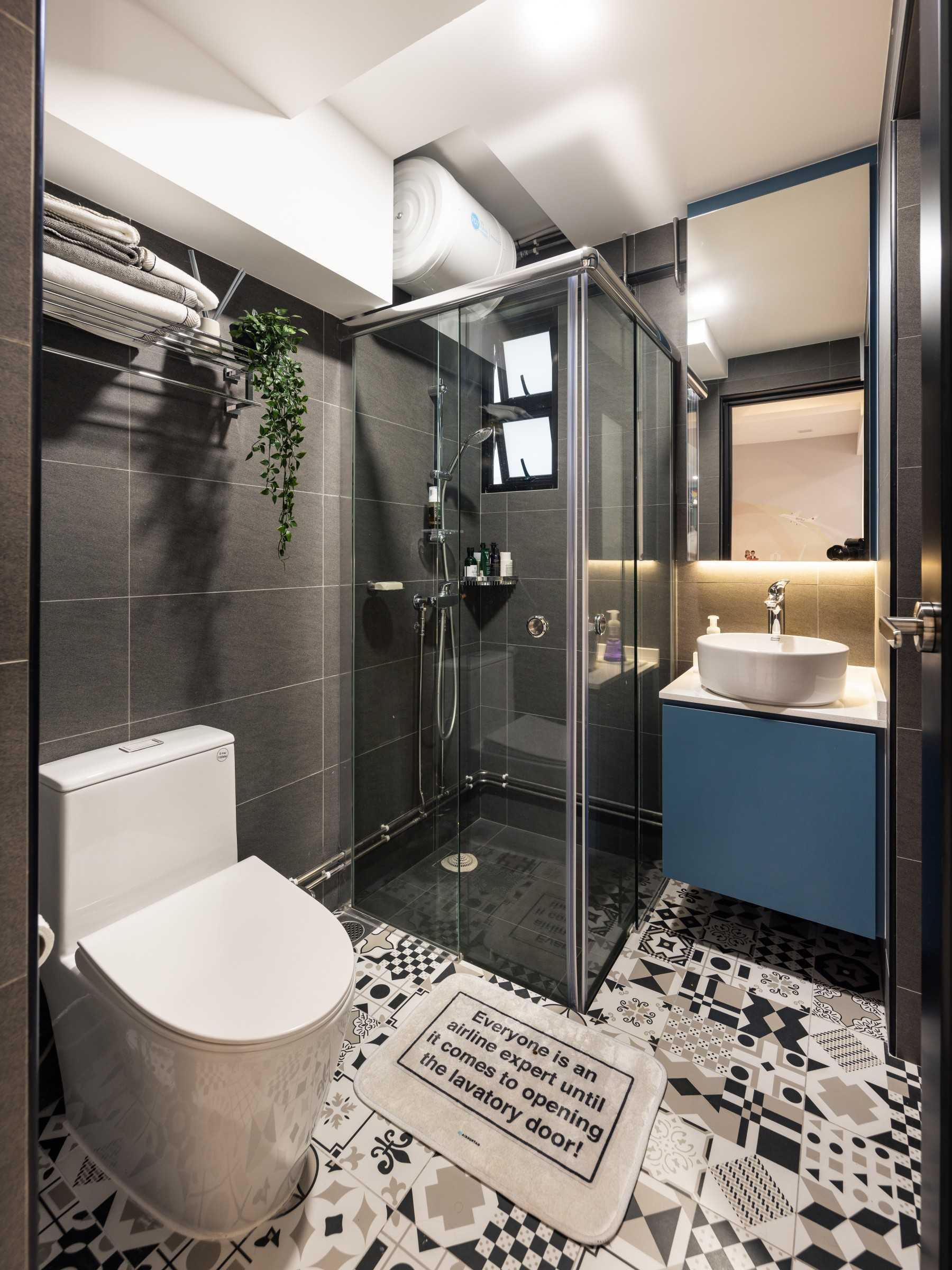 Eclectic Bathroom with Countertop and Homogeneous Tiles