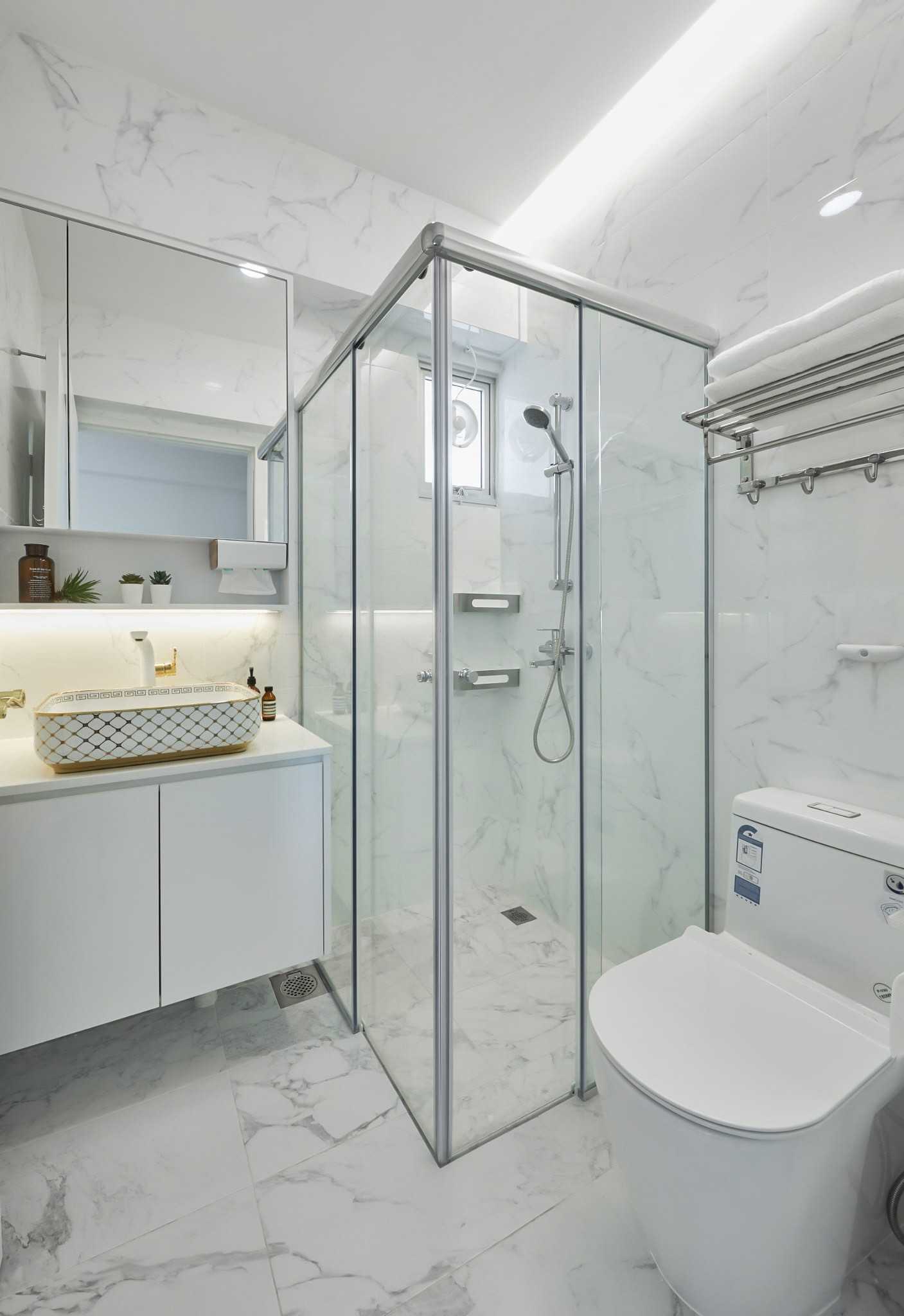 Modern Bathroom with Mirror and Shower Screen