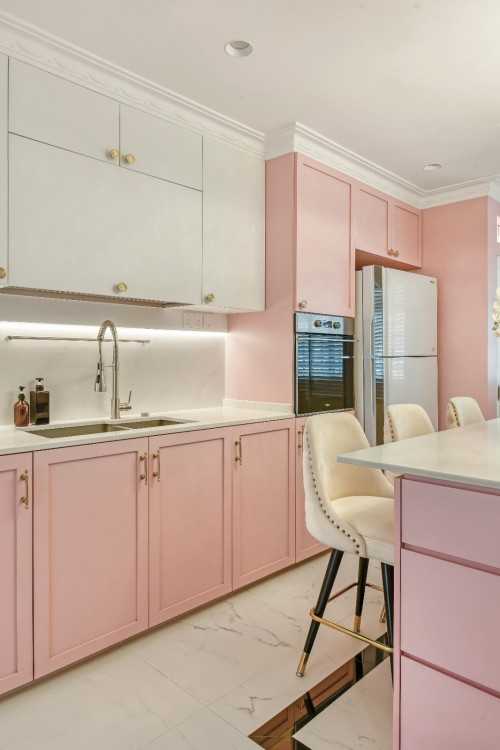 Contemporary Kitchen at Resale HDB Apartment @ 842F Tampines St 82