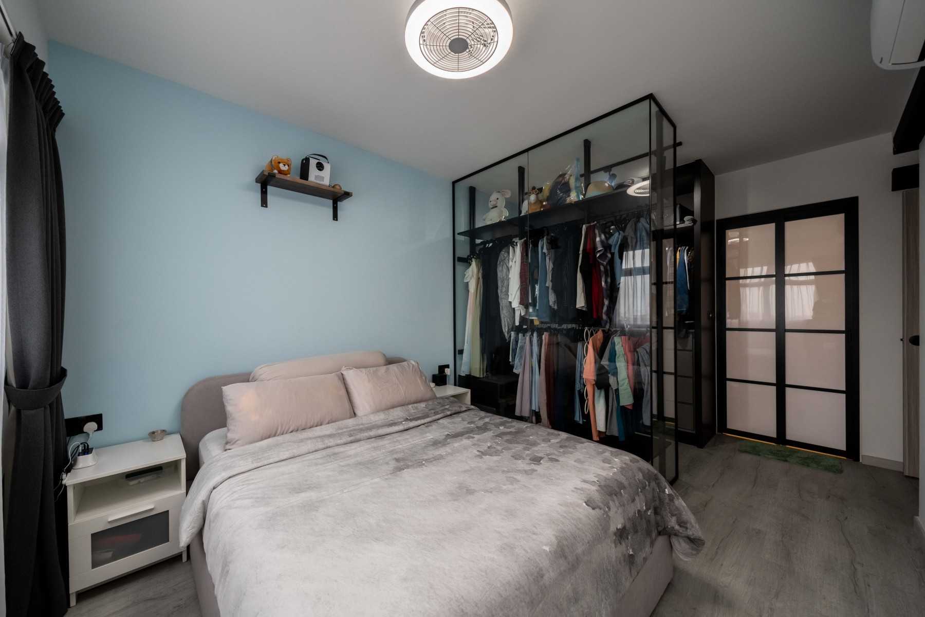 Modern Bedroom with Vinyl Flooring and Queen Bed