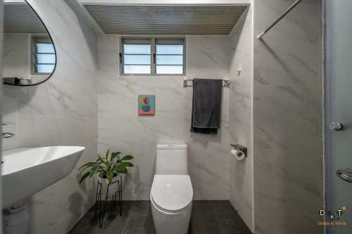 Modern Bathroom at 275 compassvale link