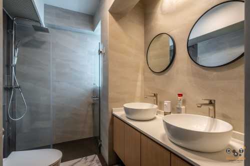 Modern Bathroom at 275 compassvale link