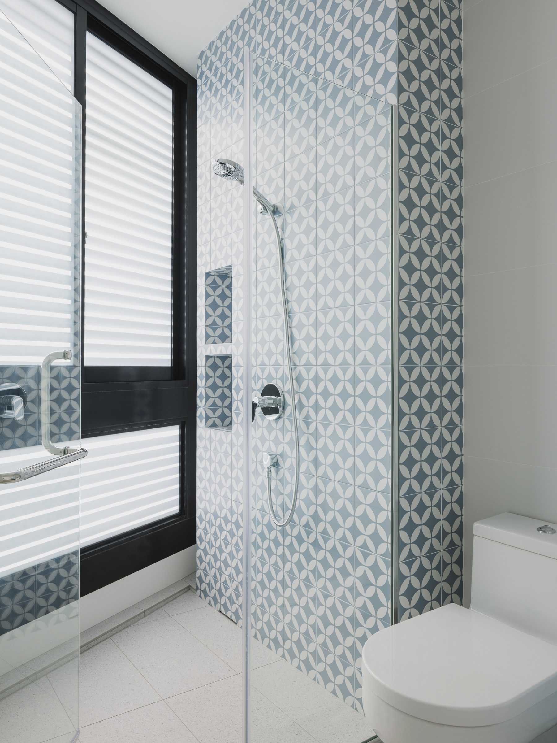 Minimalist Bathroom with Bathroom Accessories and Showers