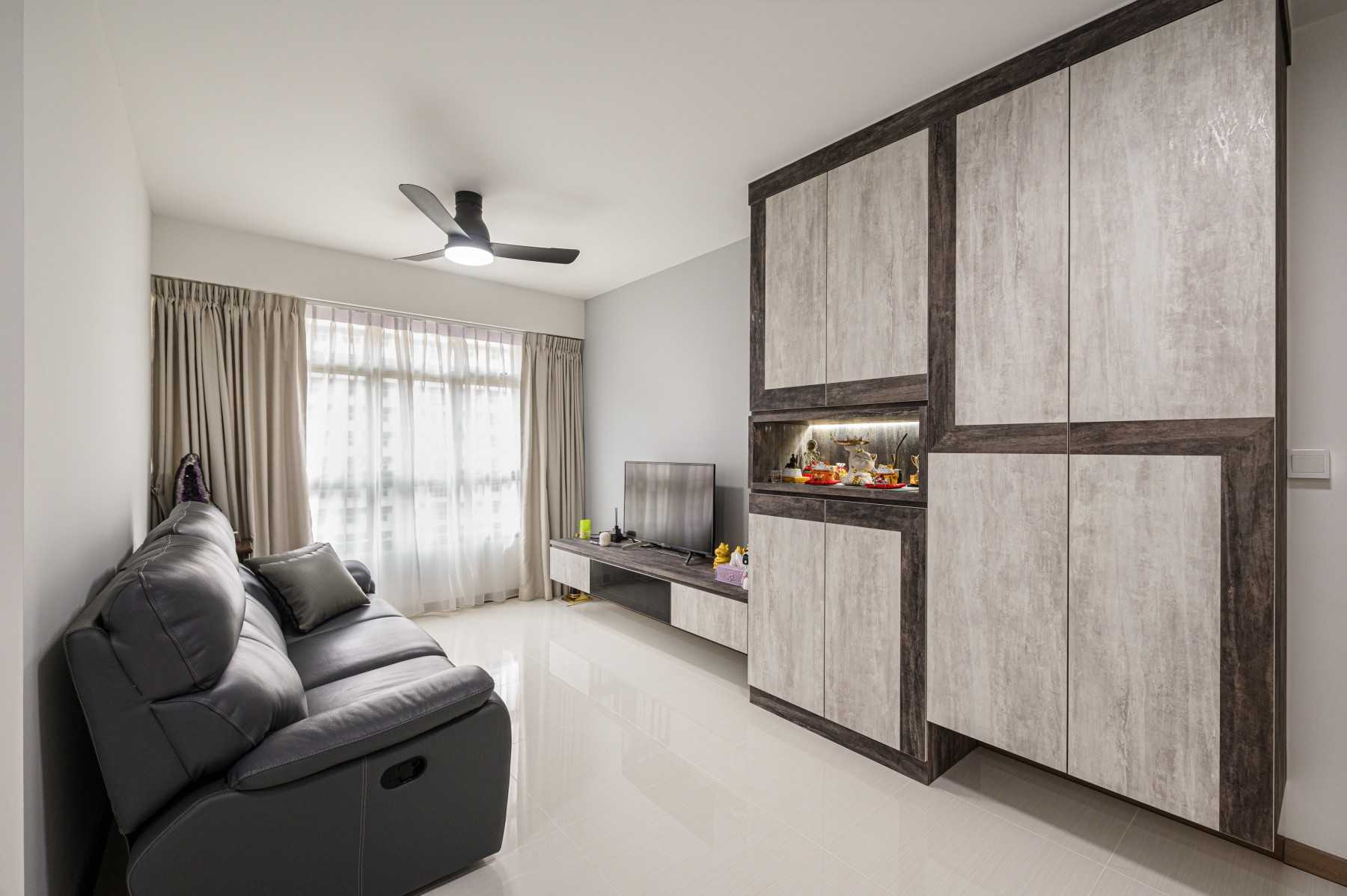 Industrial Living Room with Bookshelf and Homogeneous Tiles