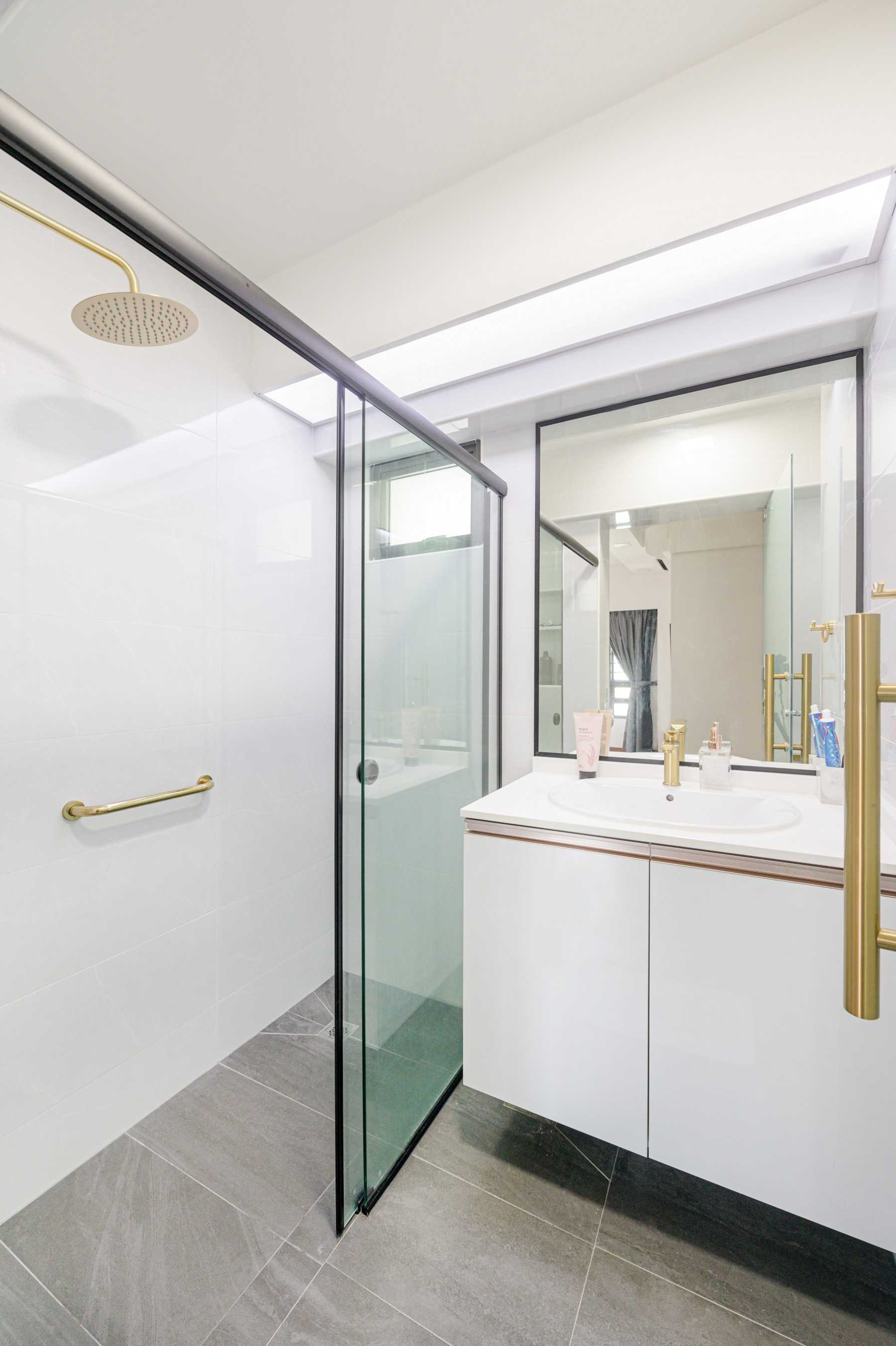 Minimalist Bathroom with Countertop and Homogeneous Tiles