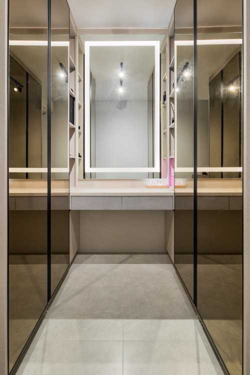 Contemporary Bedroom at pasir ris 553C