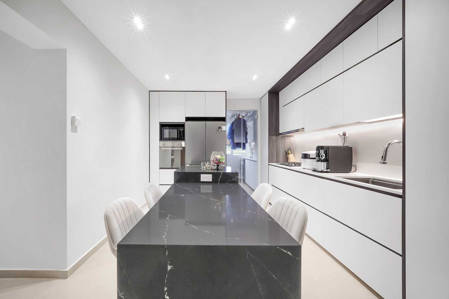Contemporary Kitchen with Countertop and Kitchen Island