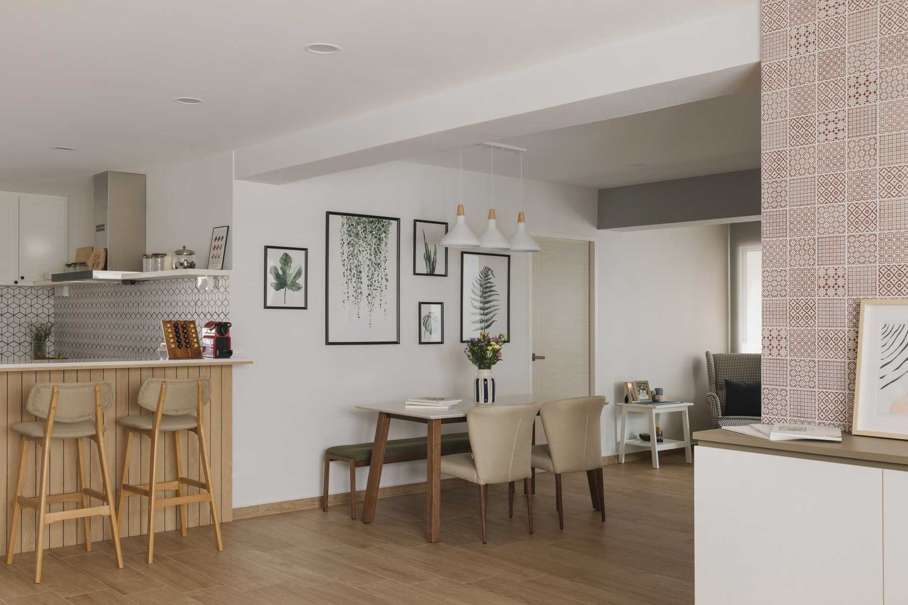 Scandinavian Dining Room with Dining Table and Dining Chairs
