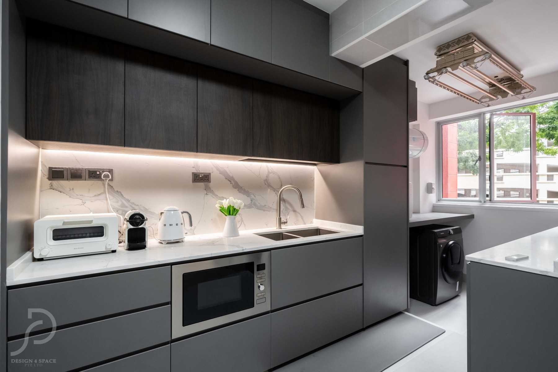 Modern Kitchen with Homogeneous Tiles and Wood Flooring