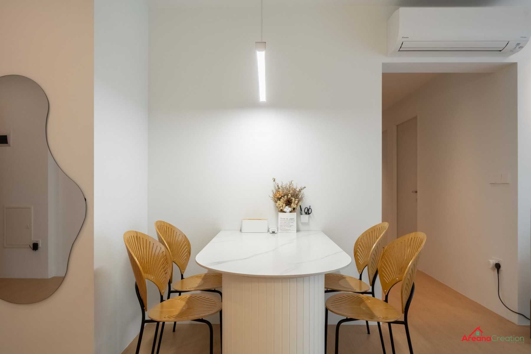 Contemporary Dining Room with Drop Ceiling and Dining Table