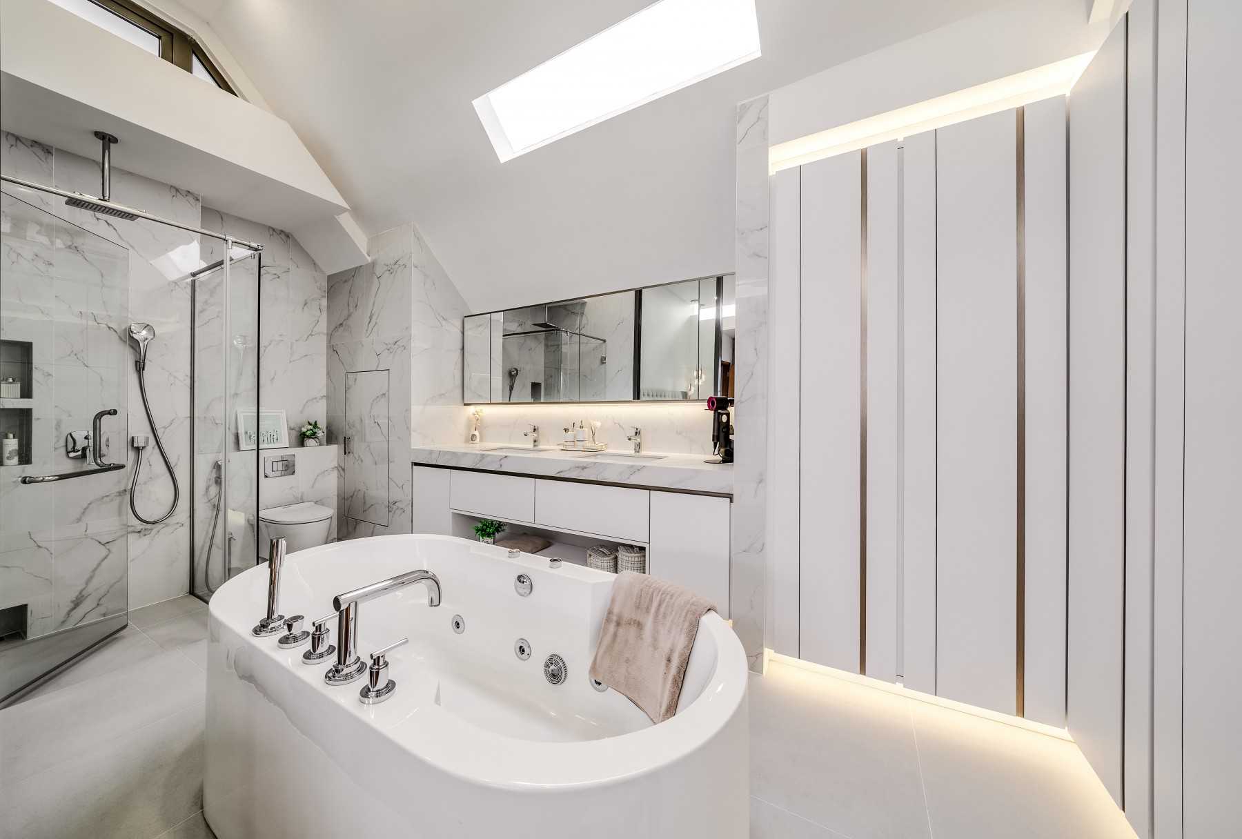 Minimalist Bathroom with Mirror and Bathtub