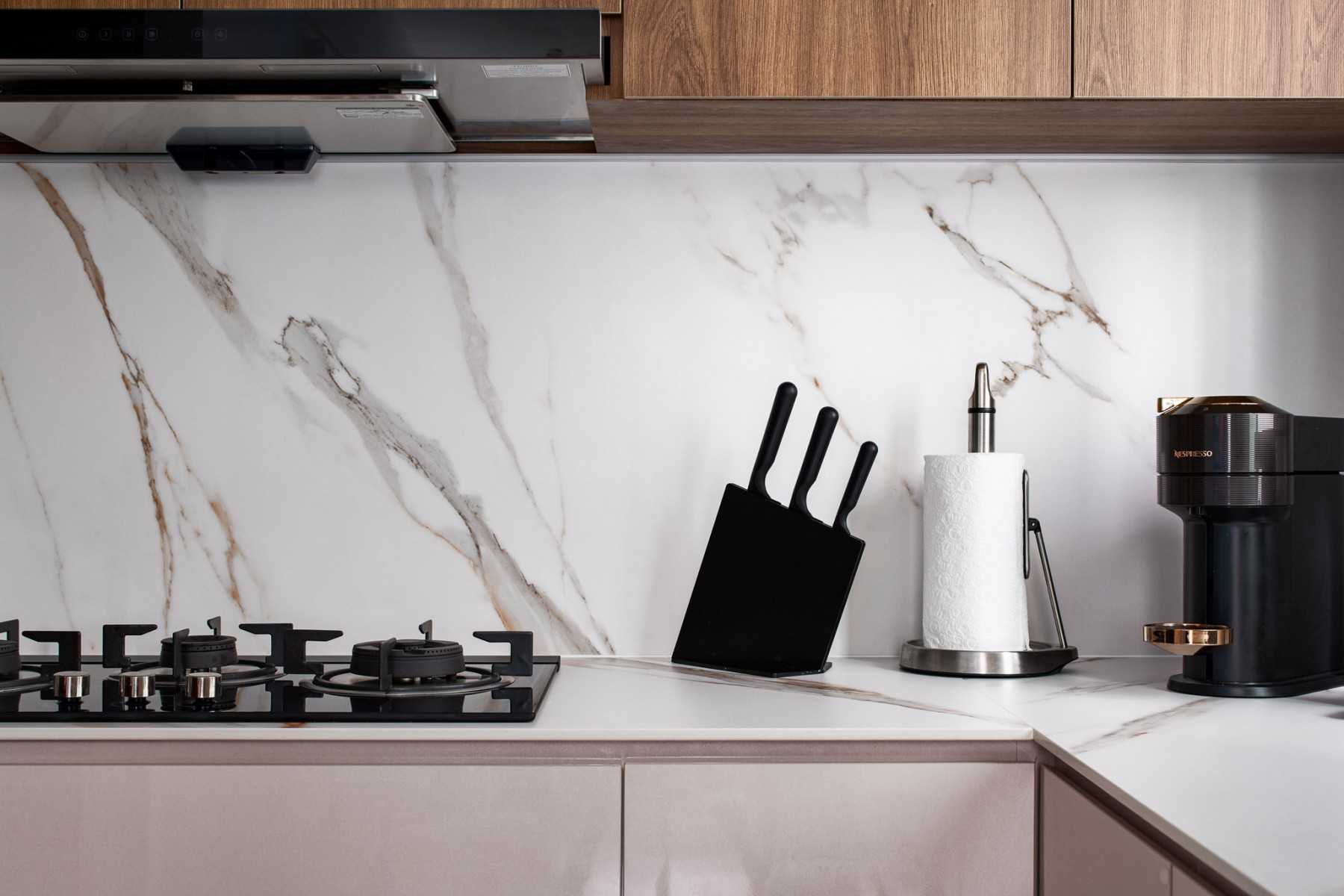 Contemporary Kitchen with Countertop and Kitchen Backsplash