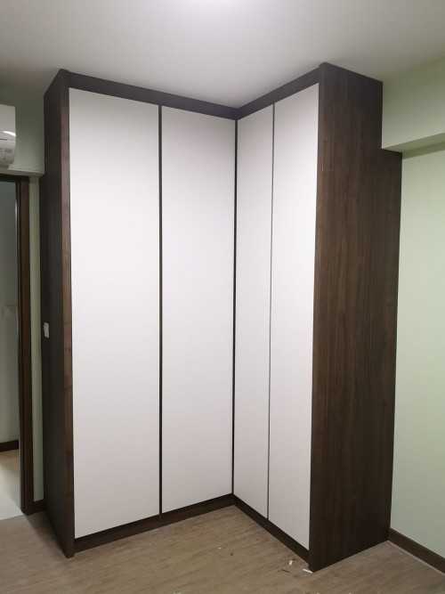 Contemporary Bedroom at 402a fernvale