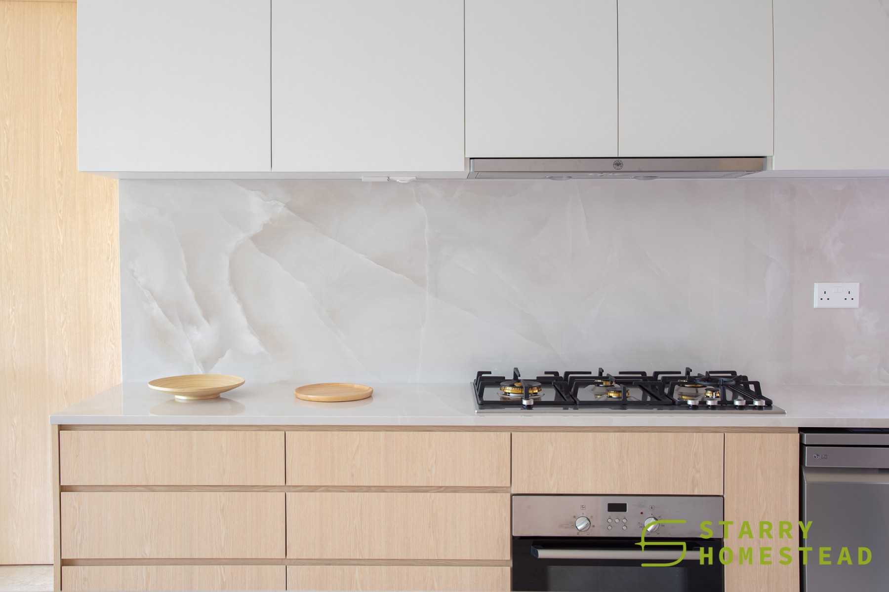 Modern Kitchen with Feature Wall and Open Kitchen