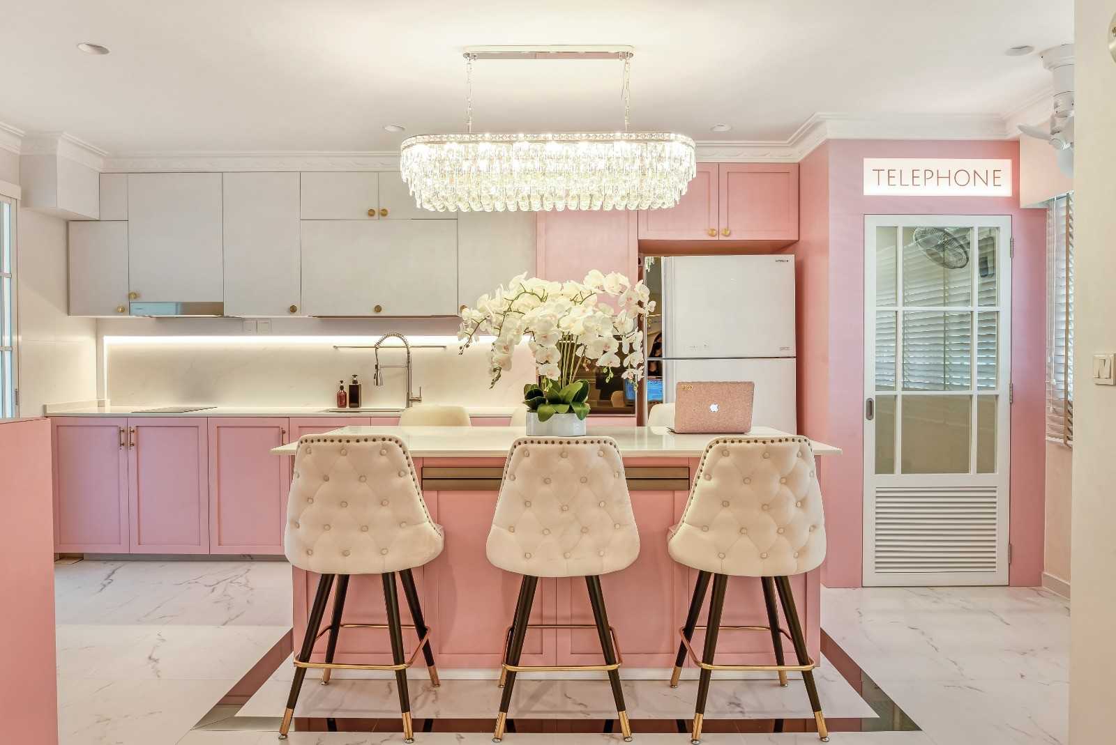 Transitional Kitchen with Wood Flooring and Kitchen Window