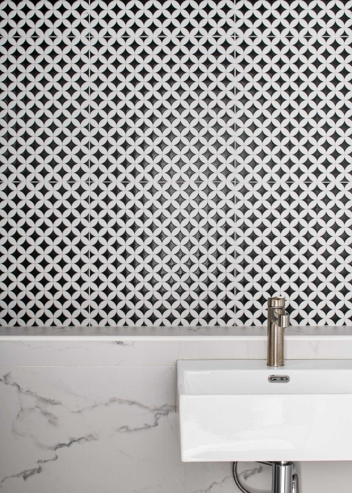 Contemporary Bathroom with Countertop and Homogeneous Tiles