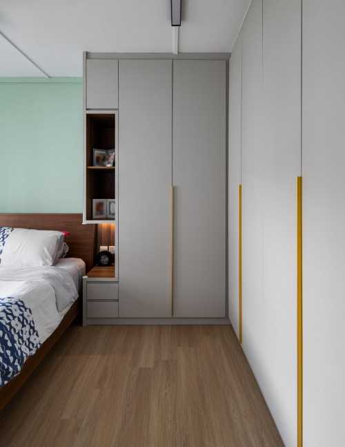 Contemporary Bedroom at 205 compassvale