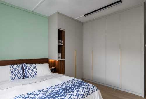 Contemporary Bedroom at 205 compassvale