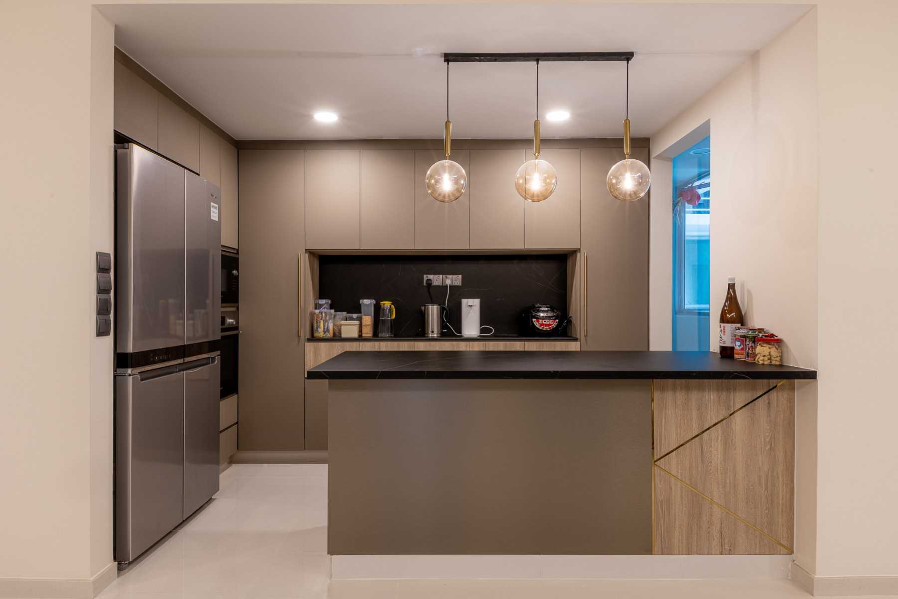 Contemporary Kitchen with Countertop and Kitchen Island