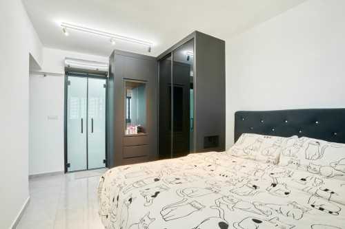 Modern Bedroom at Marsiling Greenview