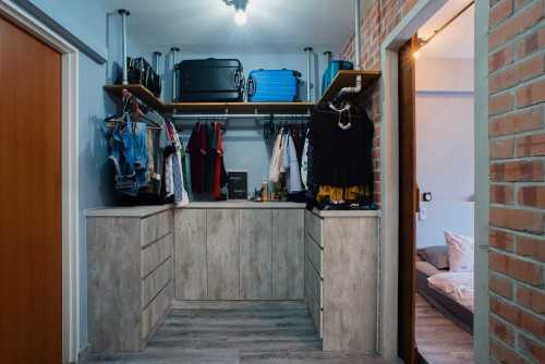 Industrial Walk-in Wardrobe at West Ridges @ Bukit Batok