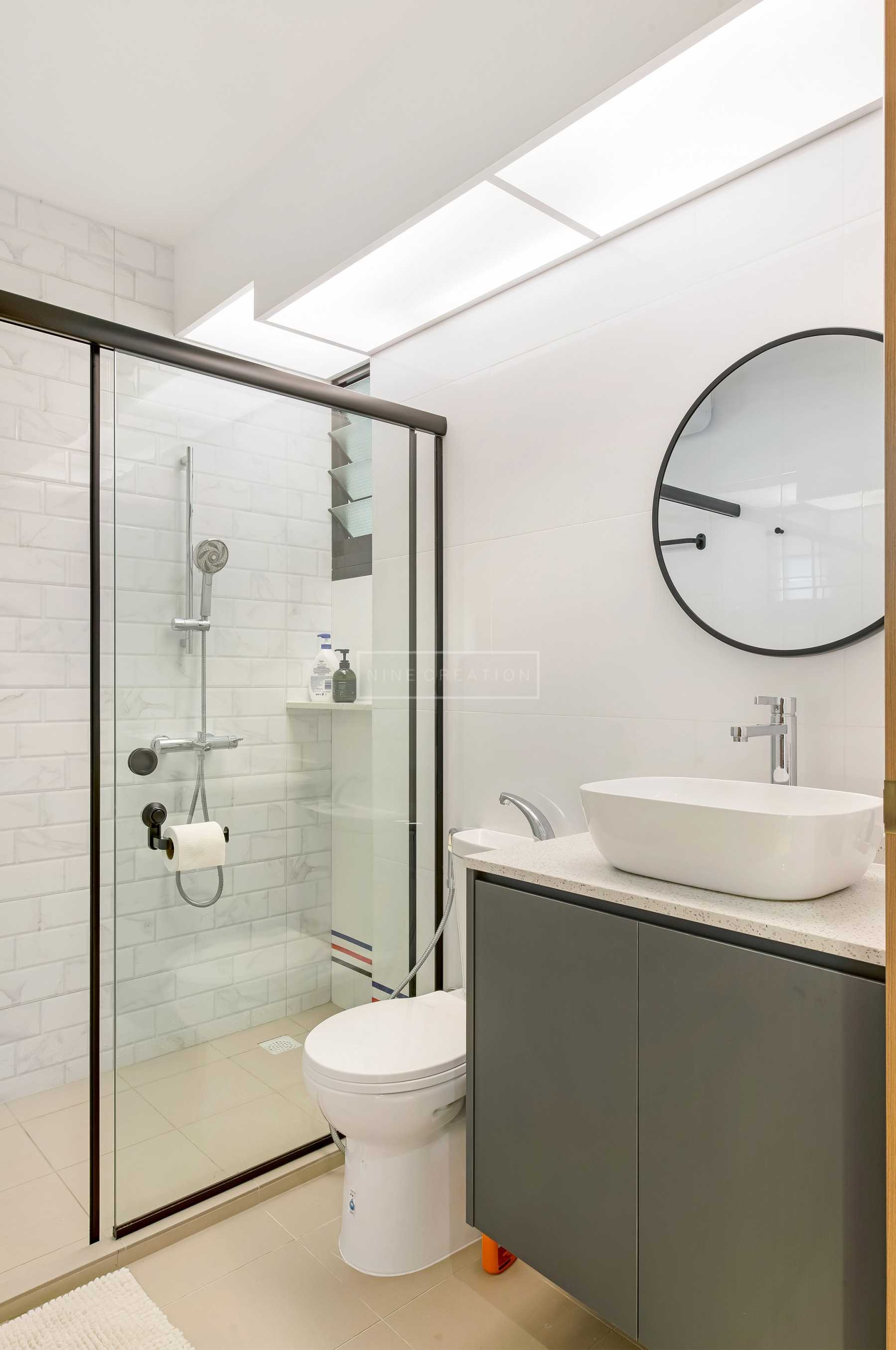 Contemporary Bathroom with Countertop and Homogeneous Tiles