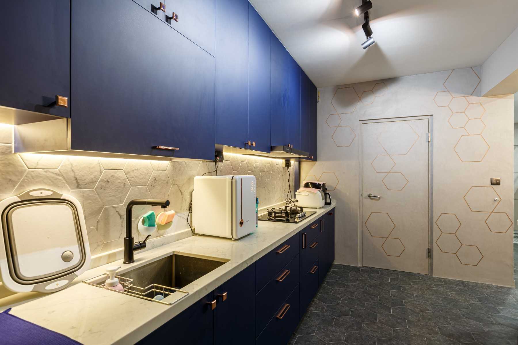 Modern Kitchen with Countertop and Kitchen Backsplash