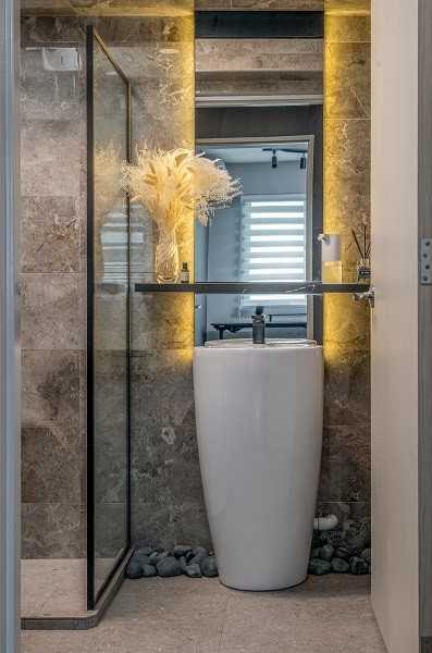 Modern Bathroom at Blk 455A Ang Mo Kio Street 44