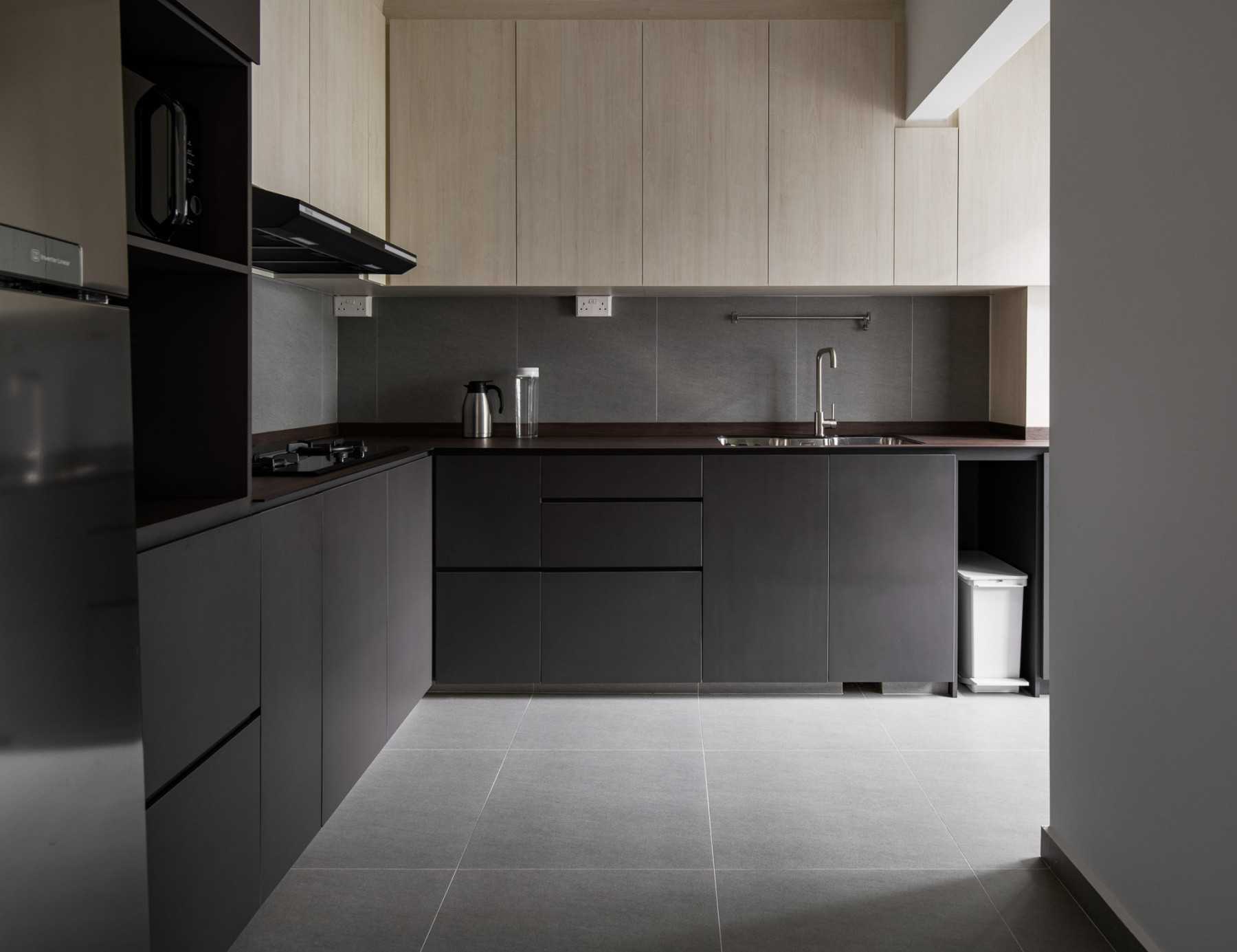 Contemporary Kitchen with Countertop and Homogeneous Tiles