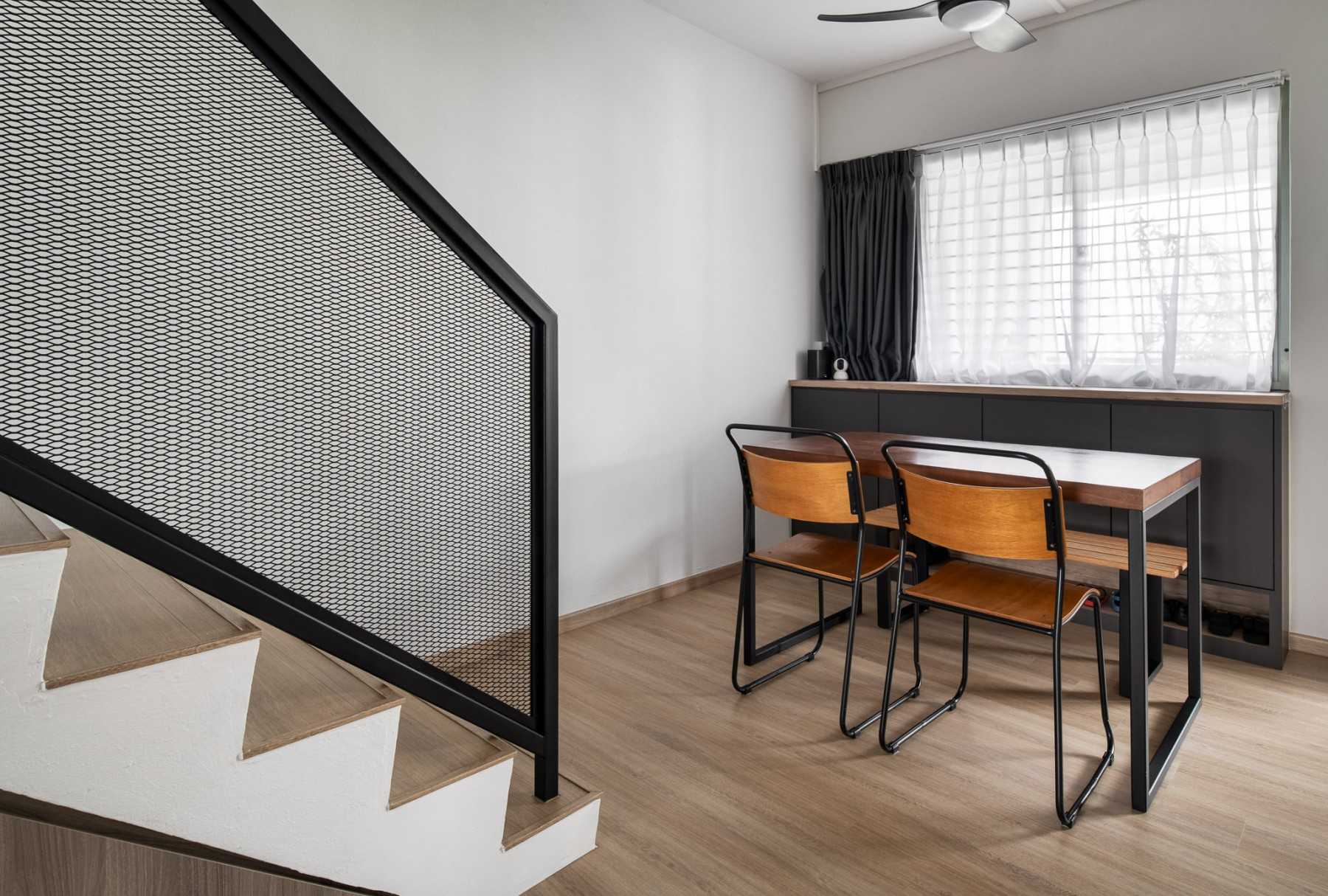 Contemporary Dining Room with Dining Table and Seating Bench