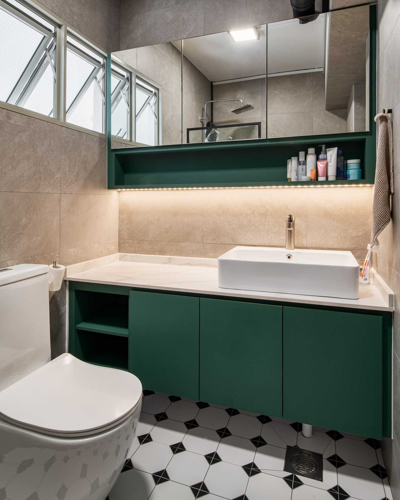 Contemporary Bathroom with Countertop and Homogeneous Tiles