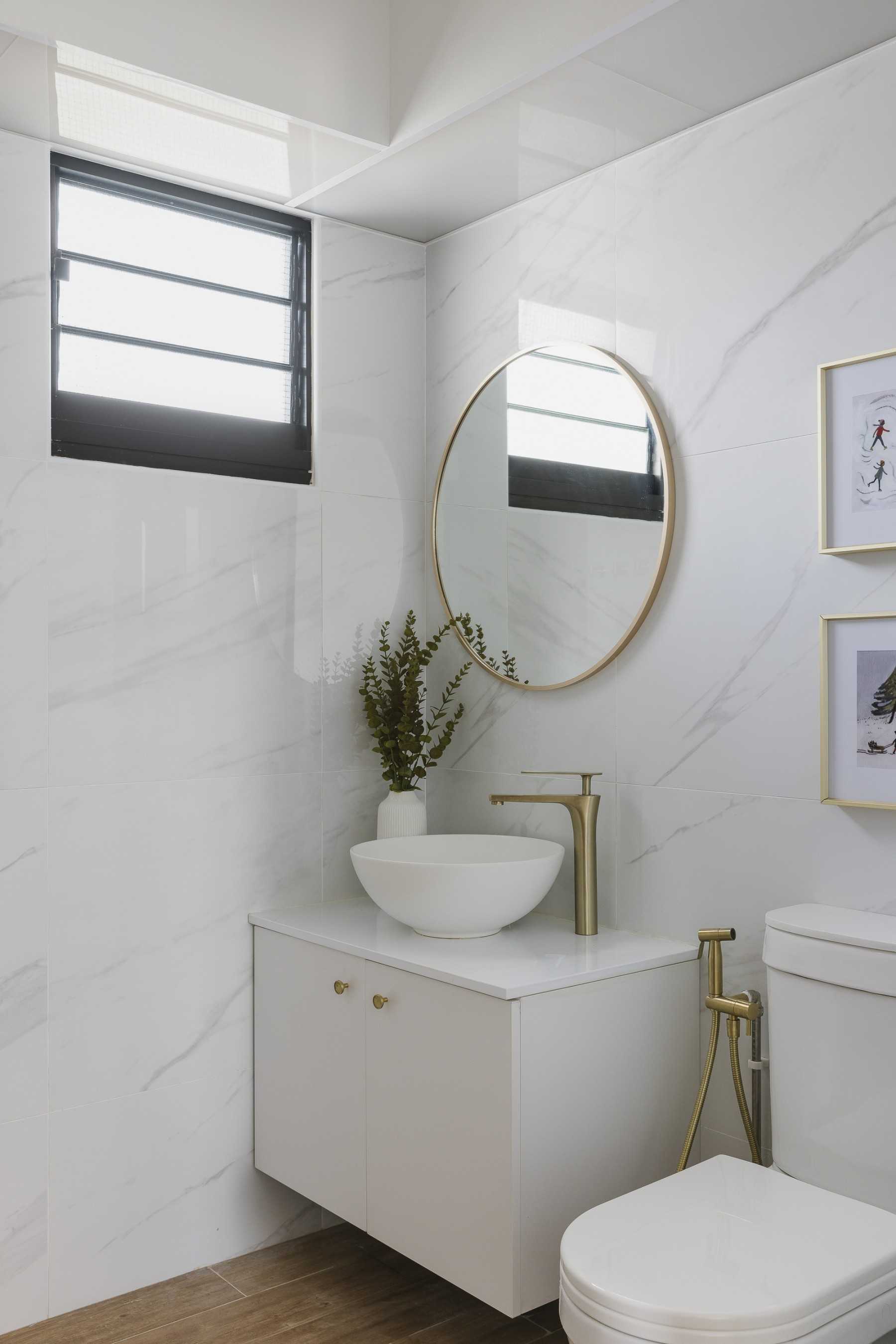 Scandinavian Bathroom with Mirror and Artwork