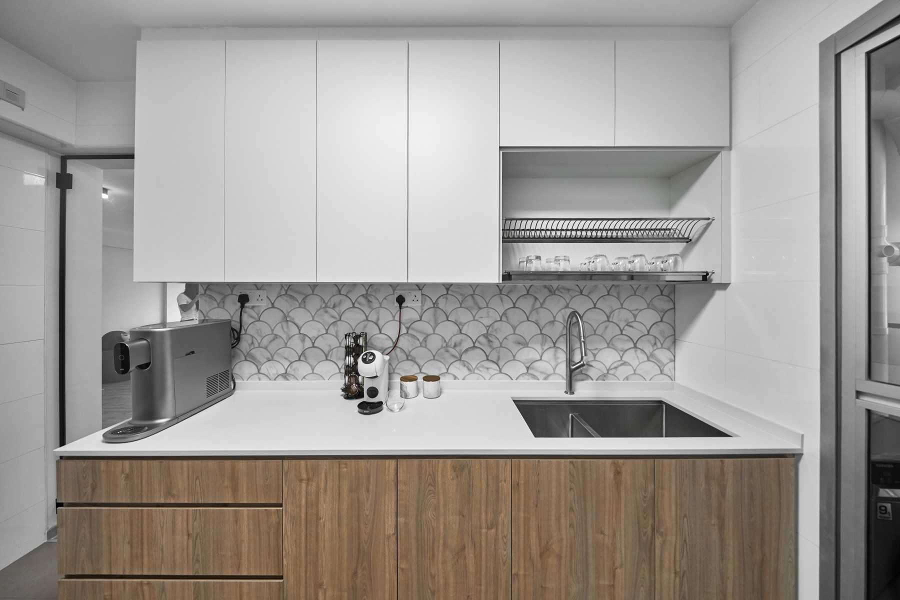 Contemporary Kitchen with Countertop and Kitchen Tap