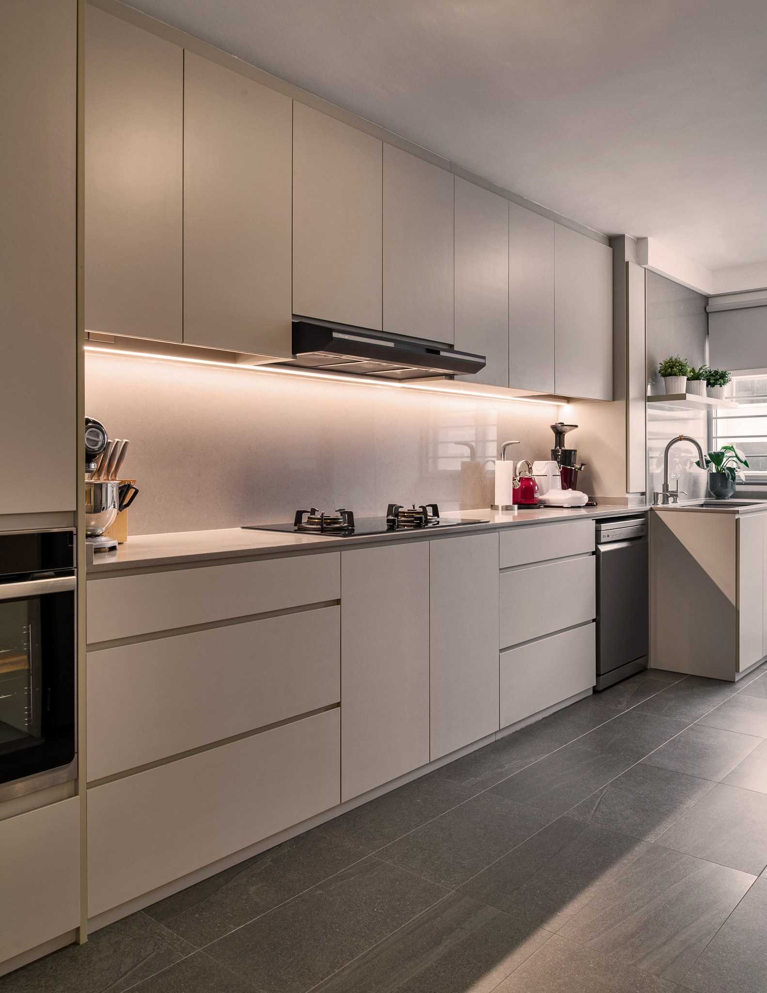 Modern Kitchen with Kitchen Island and Breakfast Counter
