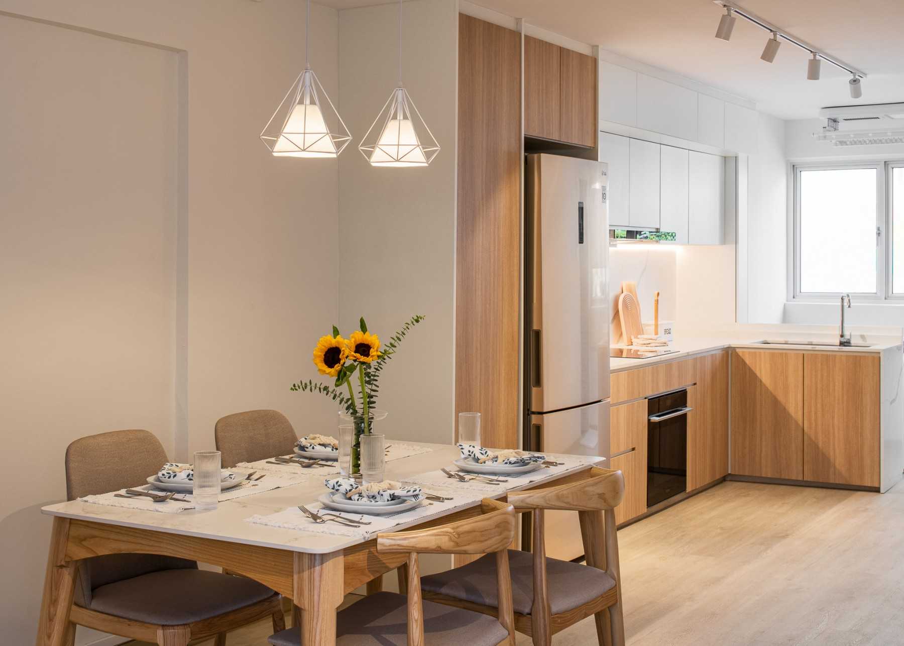 Scandinavian Dining Room with Dining Table and Dining Chairs