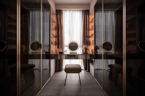Modern Walk-in Wardrobe at The Tapestry III