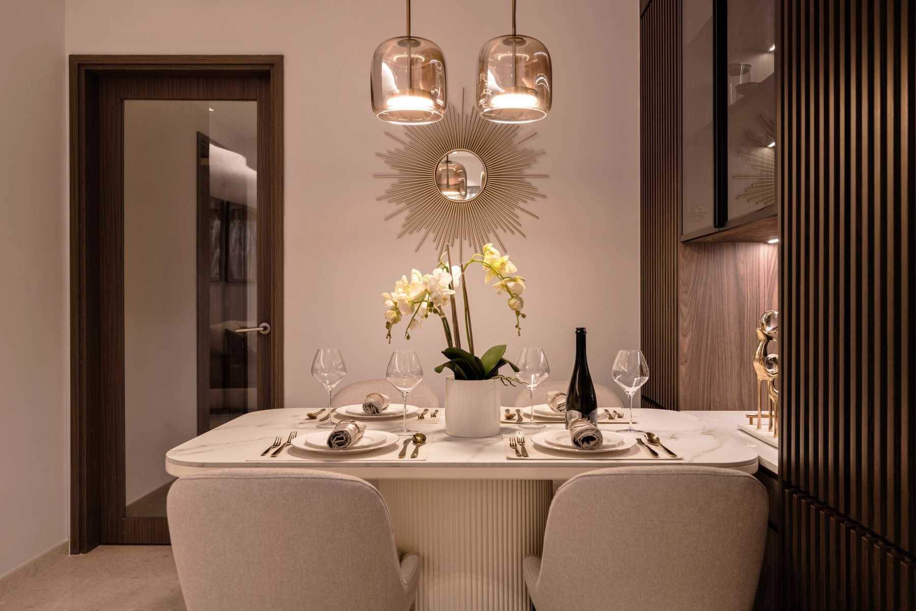 Modern Dining Room with Dining Table and Dining Chairs