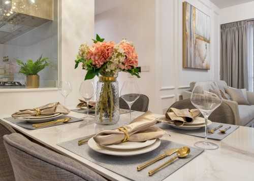 Modern Dining Room at Botanique III