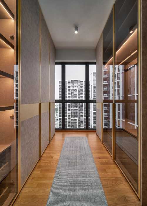 Modern Walk-in Wardrobe at Botanique III