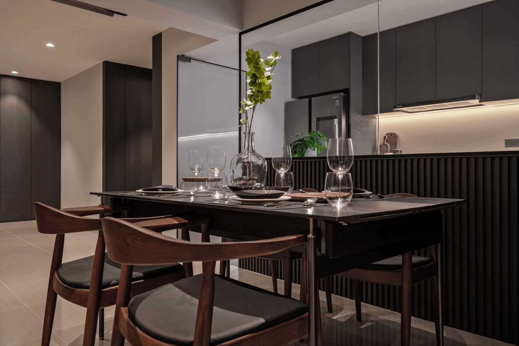 Modern Dining Room with Dining Table and Dining Chairs