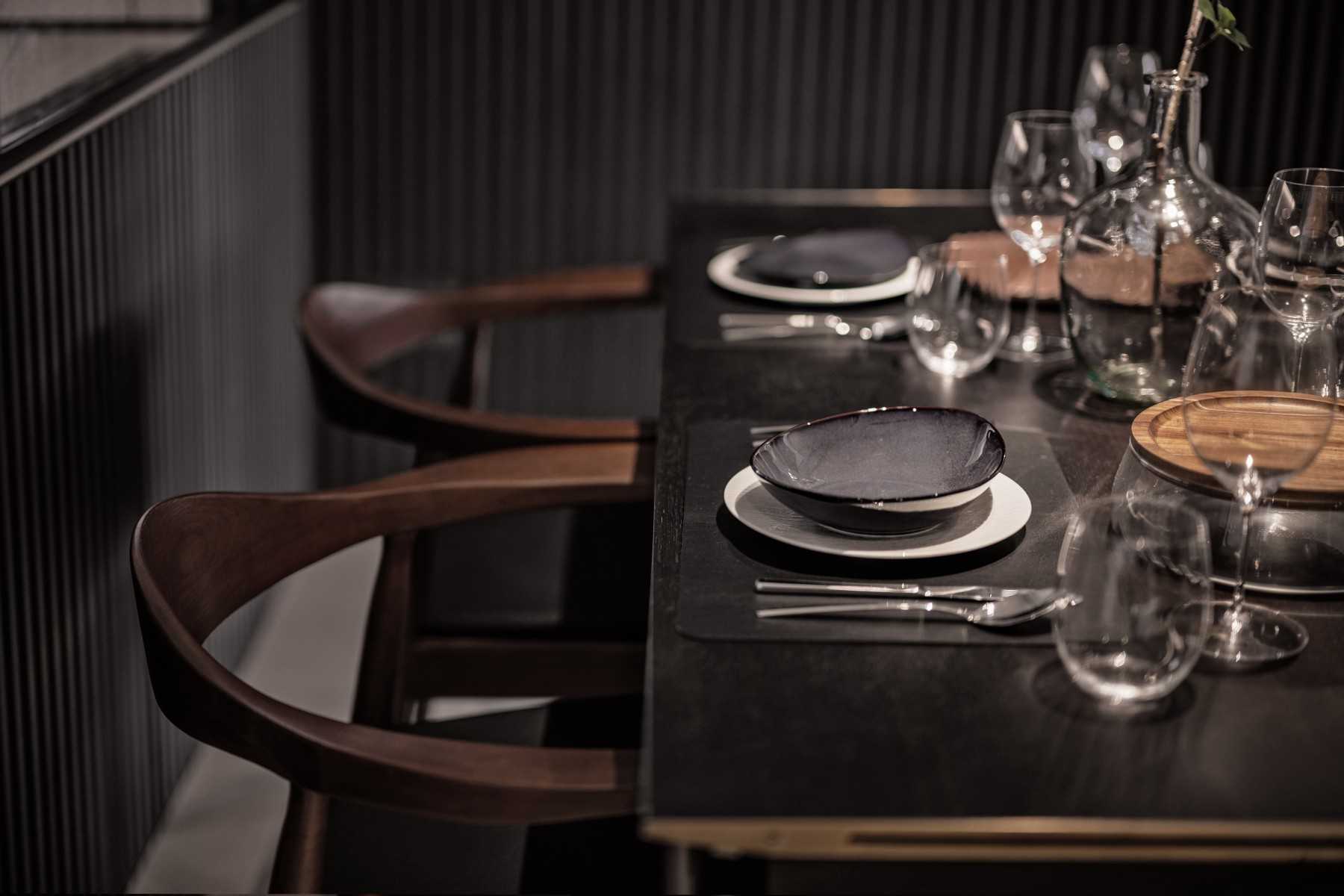 Modern Dining Room with Dining Table and Dining Chairs