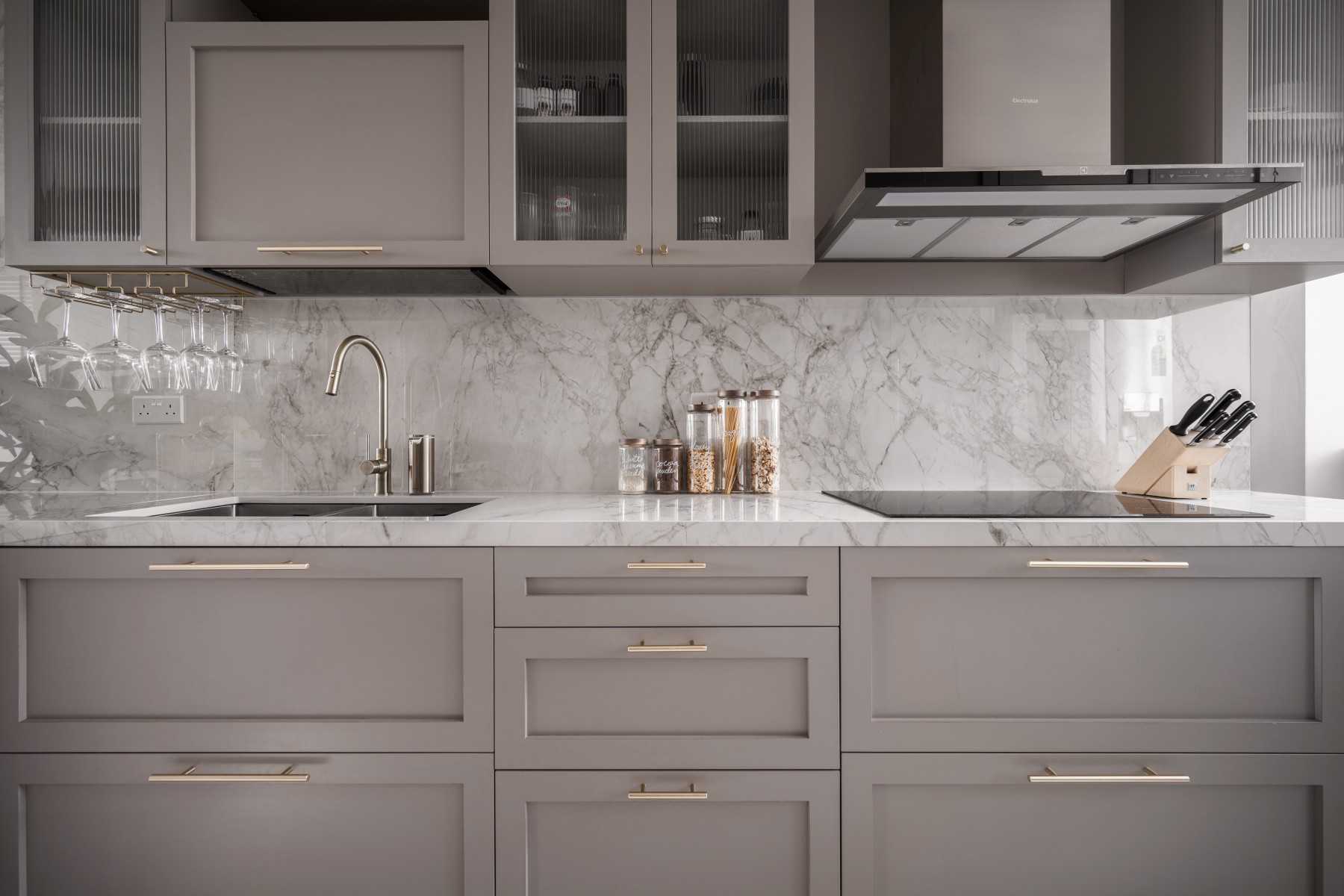 Modern Kitchen with Kitchen Island and Breakfast Counter