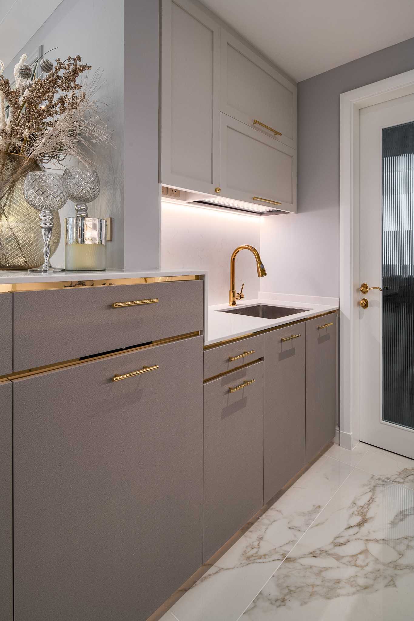 Modern Kitchen with Countertop and Marble Floor
