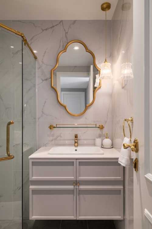 Modern Bathroom at Waterplace