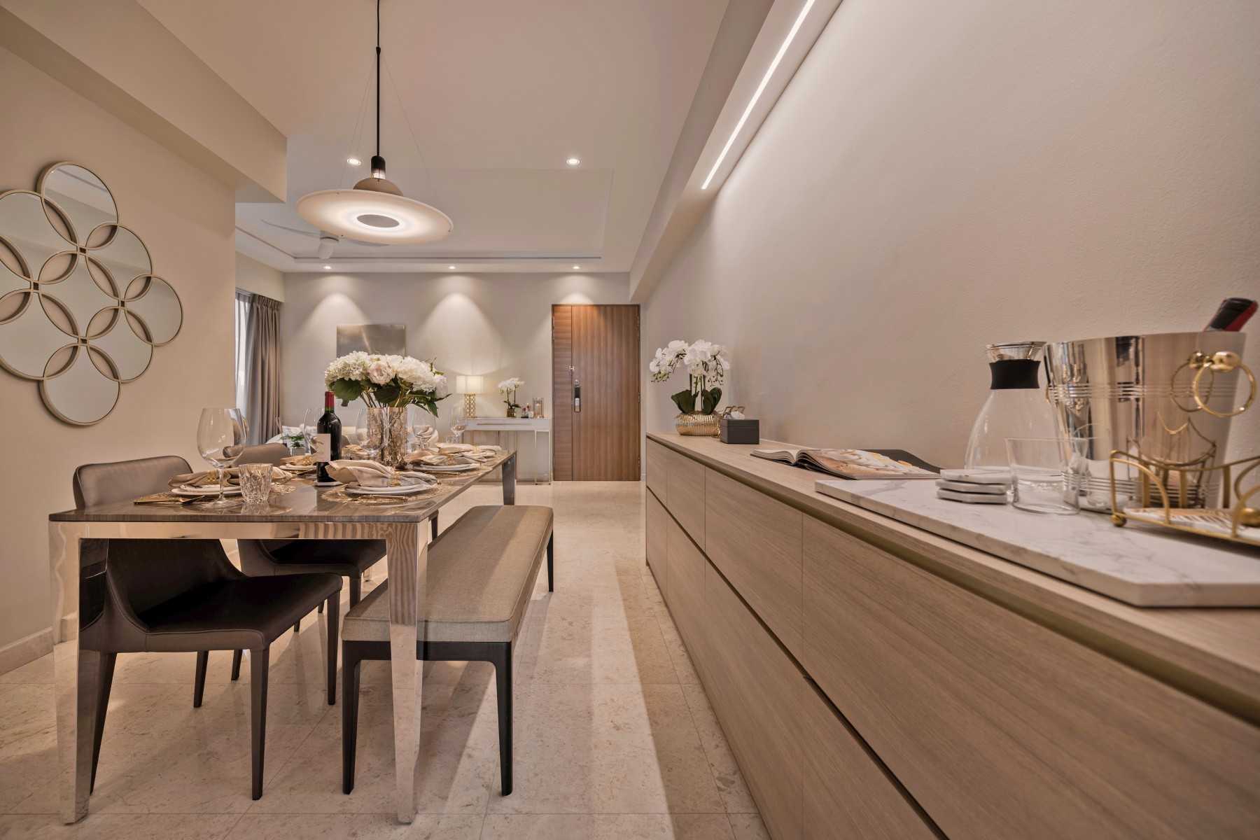 Modern Dining Room with Dining Table and Dining Chairs