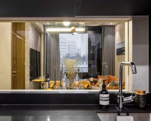 Modern Kitchen at Le Quest II